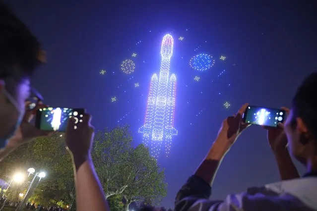 A total of 2,022 drones form a rocket-shaped pattern during a light show to celebrate the 70th founding anniversary of Nanjing University of Aeronautics and Astronautics on October 30, 2022 in Nanjing, Jiangsu Province of China. (Photo by Yang Bo/China News Service via Getty Images)