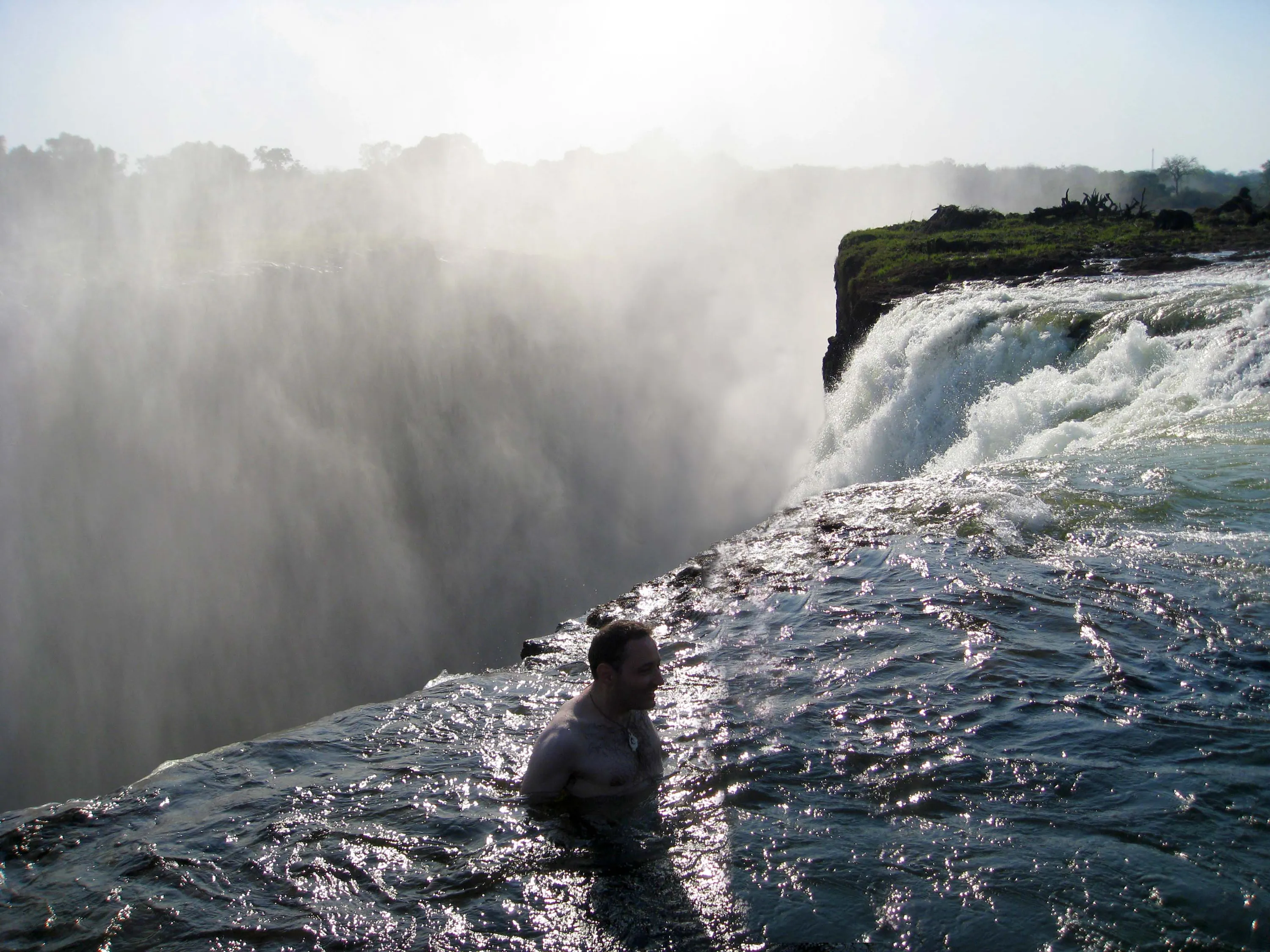 Падение с водопада. Бассейн дьявола Замбия.