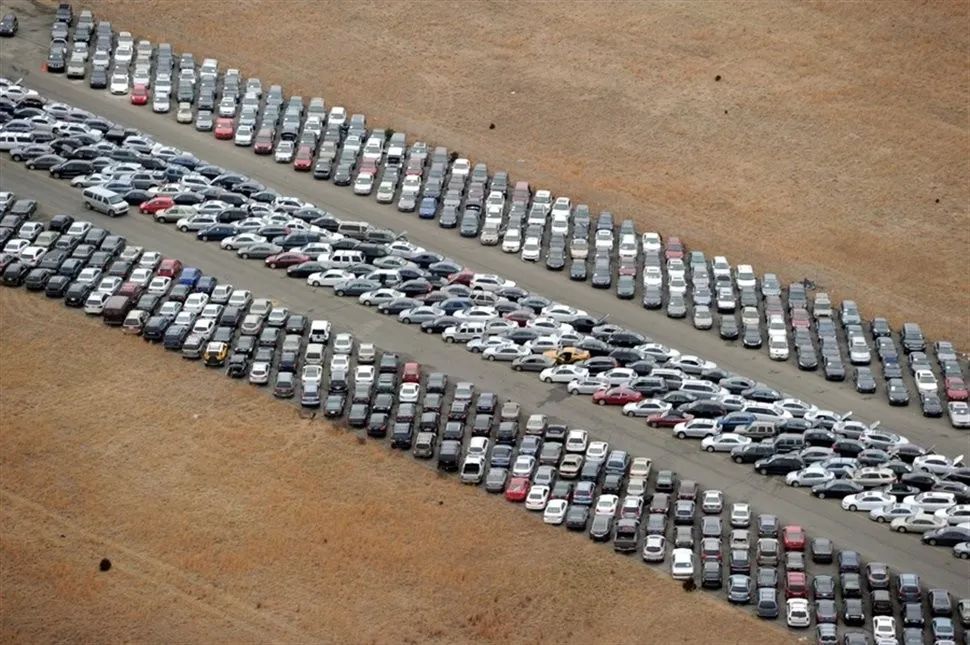 US Storm Sandy Turns Airport Into Vast Used-Car Purgatory