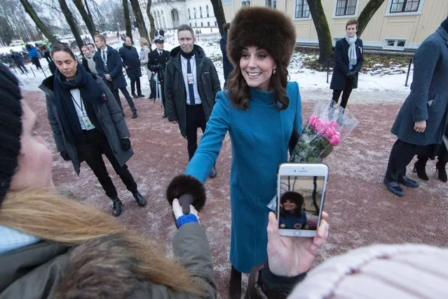 Britain's Kate Duchess of Cambridge is greeted by spectators in front of the Norwegian Royal Palace in Oslo, Norway, Thursday February 1, 2018. Prince William and Duchess of Cambridge are visiting to Norway. (Photo by Vidar Ruud /NTB scanpix via AP Photo)