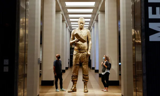 Staff members pose next to a sculpture titled “Self-Conscious Gene” by Marc Quinn in the Science Museum during a Guest Preview Day ahead of the official opening on Wednesday, amid the spread of the coronavirus disease (COVID-19), in London, Britain on August 17, 2020. (Photo by John Sibley/Reuters)