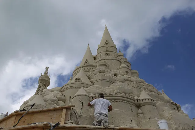 Sand sculptor, Ted Seibert,  works on creating what is hoped to be the world's tallest sand castle when it is completed at the Virginia Key Beach on October 20, 2015 in Key Biscayne, Florida. The Turkish Airlines is sponsoring the castle that is being built by the Sand Sculpture co., the sculptors will use about 1,800 tons of sand in their attempt to beat the current world record of 41 feet and 3.67 inches. (Photo by Joe Raedle/Getty Images)