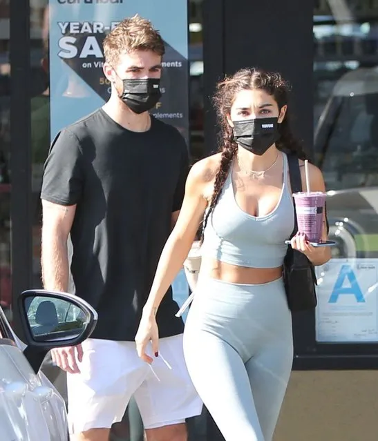 American DJ and YouTube personality Chantel Jeffries puts her killer bod on full display in skin tight leggings and a matching crop top during an outing in West Hollywood on Wednesday, November 18, 2020. The 28-year-old brunette beauty was spotted hitting Dogpound gym with boyfriend Andrew Taggart of The Chainsmokers before dropping by Earth Bar for a healthy post-workout smoothie. (Photo by X17/SIPA Press)