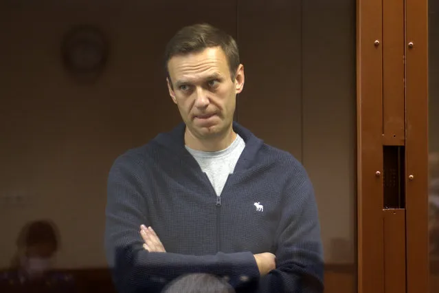 This handout picture provided by the Babushkinsky district court on February 12, 2021, shows Russian opposition leader Alexei Navalny, charged with defaming a World War II veteran, standing inside a glass cell during a court hearing in Moscow. (Photo by Handout/Moscow's Babushkinsky district court press service/AFP Photo)