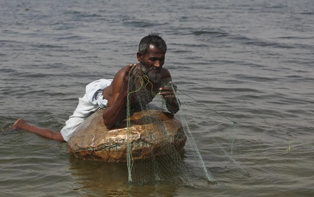 Traditional Fishing on Keenjhar Lake