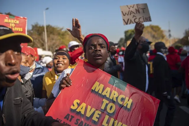 Members of the Economic Freedom Fighters stage a protest march in Pretoria, South Africa, Friday June 25, 2021, demanding that vaccines from China and Russia be included in the country's vaccine rollout program. South Africa's third wave of COVID-19 infections is overwhelming the health system in Gauteng, the country's most populous province that is now running out of beds to treat patients. (Photo by Let Pretorius/AP Photo)