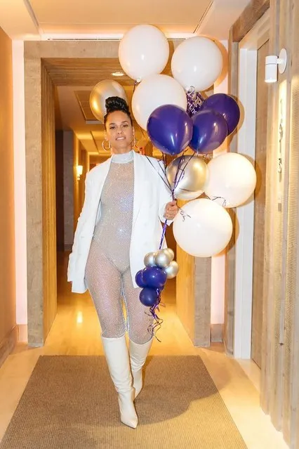 American singer-songwriter Alicia Keys won't be “Fallin'” on her 41st birthday on January 25, 2022 with this bunch of balloons to keep her upright. (Photo by Instagram)