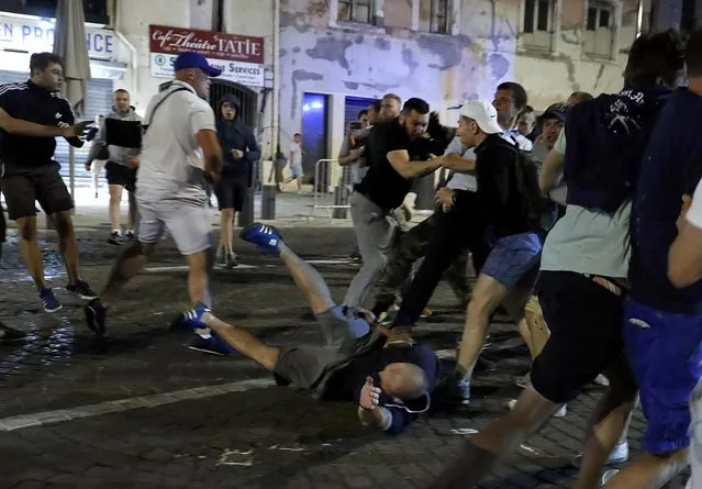 Local youths and supporters clash ahead of England's EURO 2016 match against Russia in Marseille, France, June 10, 2016. (Photo by Eddie Keogh/Reuters)