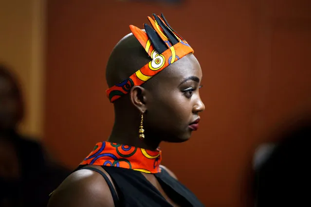 A model waits backstage before participating in a plus-size fashion show in Nairobi, Kenya on October 8, 2017. (Photo by Baz Ratner/Reuters)