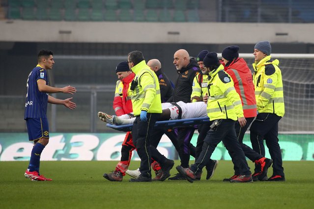 Fiorentina's Moise Kean is stretchered from the pitch during the Serie A soccer match between Hellas Verona and Fiorentina at the Marcantonio Bentegodi Stadium, Italy, Sunday February 23, 2025. (Photo by Paola Garbuio/LaPresse via AP Photo)