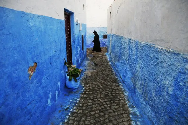 A woman makes her way between houses painted in traditional blue and white colours in Kasbah of the Udayas, a picturesque ancient part of Rabat September 21, 2014. (Photo by Damir Sagolj/Reuters)