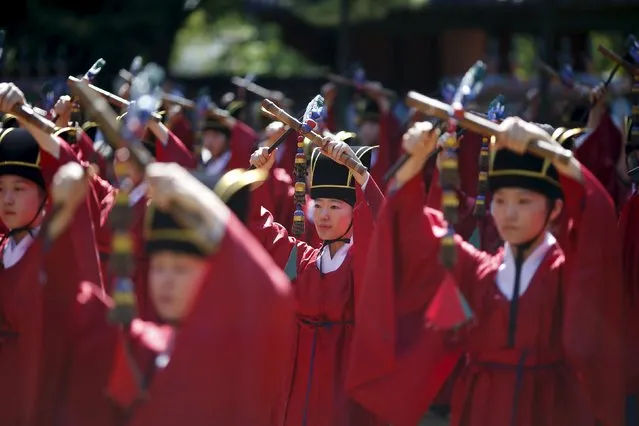 University students dressed in traditional costumes perform during the grand Confucian ceremony of Seokjeon at a shrine at Sungkyunkwan University in Seoul, South Korea, September 18, 2015. Seokjeon is a biannual ritual to consecrate Chinese philosopher Confucius and his disciples as supreme teachers at civil temples, to honour their virtues and to follow their teachings. Dancing to the playing of music and making offerings of traditional liquor for blessings are part of the ceremony. (Photo by Kim Hong-Ji/Reuters)
