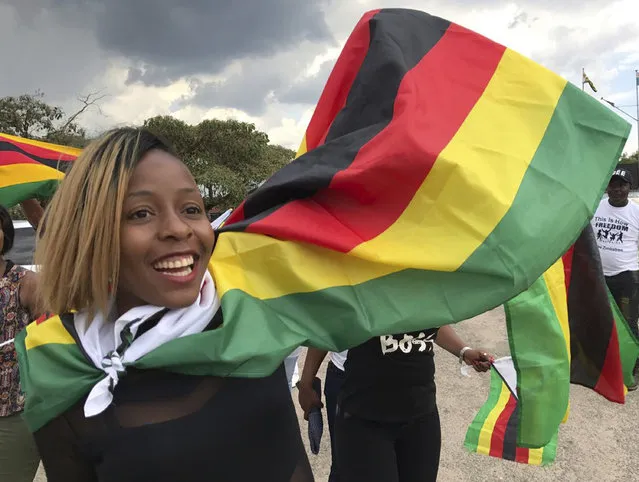 A supporter at the Manyame Air Force Base in Harare, Wednesday November 22, 2017 waits for the expected arrival of Zimbabwe's recently fired vice president Emmerson Mnangagwa. Mnangagwa is is set to return today to be sworn in as the country's new leader after Robert Mugabe announced his resignation in the middle of impeachment proceedings again him yesterday. (Photo by Ben Curtis/AP Photo)