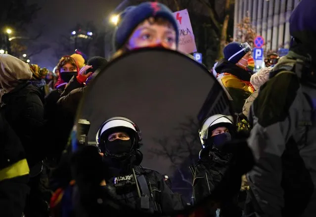 A person holds a mirror during a protest against the verdict restricting abortion rights, in Warsaw, Poland, January 28, 2021. A near total ban on abortion has finally taken effect in Poland three months after a top court ruled that the abortion of congenitally damaged fetuses is unconstitutional, a move that has sparked a new round of nationwide protests. (Photo by Aleksandra Szmigiel/Reuters)