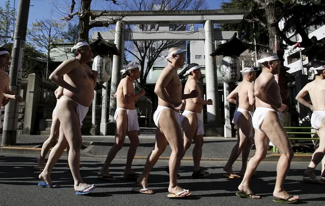 Men wearing the traditional "fundoshi" or loincloth run to warm up before bathing in ice-cold water at the Teppozu Inari shrine in Tokyo, Japan, January 10, 2016. (Photo by Yuya Shino/Reuters)
