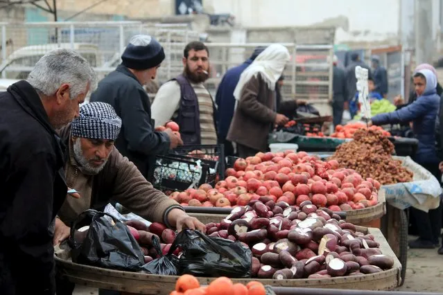People shop for vegetables and fruits along a street in Idlib city, Syria January 23, 2016. (Photo by Ammar Abdullah/Reuters)