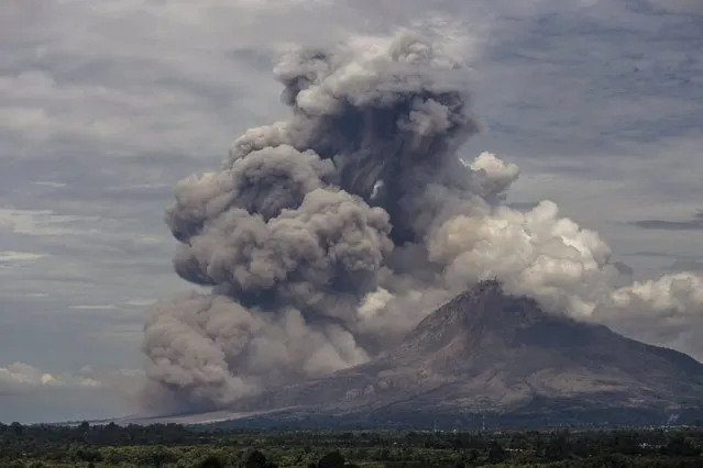 Mount Sinabung volcano erupts, as seen from Mount Gundaling, Karo Regency in Indonesia's North Sumatra province April 1, 2015 in this photo taken by Antara Foto. (Photo by Endro Lewa/Reuters/Antara Foto)