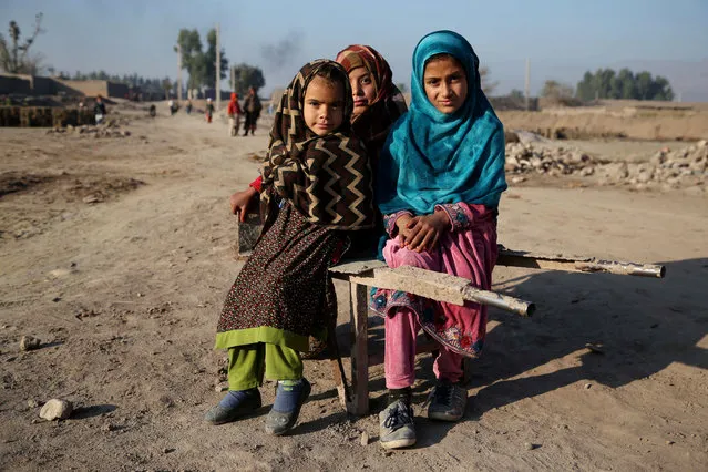 Afghan girls pose for a photograph in Sarhood district of Nangarhar province, Afghanistan, 13 December 2018. According to reports, 39 percent of the 9.2 million students in the country are girls. However, three to five million children, mostly girls, are still unable to attend schools. (Photo by Ghulamullah Habibi/EPA/EFE)