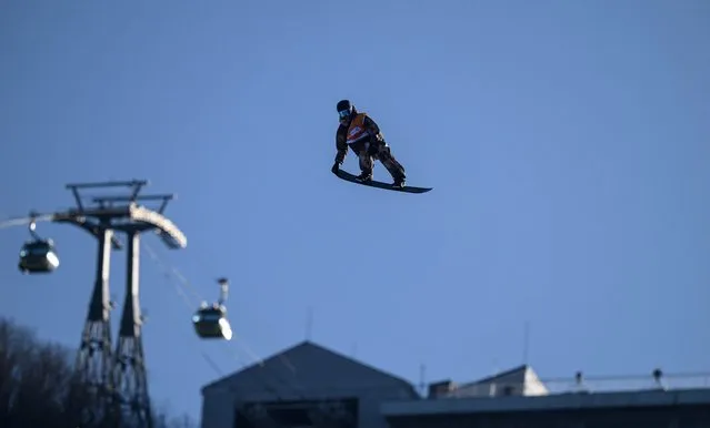 This handout photo taken and received from the OIS/IOC on January 25, 2024 shows France's Romain Allemand competing in his final run of the Snowboard Men's Slopestyle during the Gangwon 2024 Winter Youth Olympic Games in Gangwon. (Photo by Jonathan Nackstrand/OIS/IOC via AFP Photo)