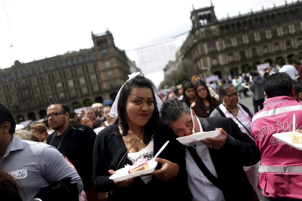 2000 Couples Married Simultaneously in Mexico City