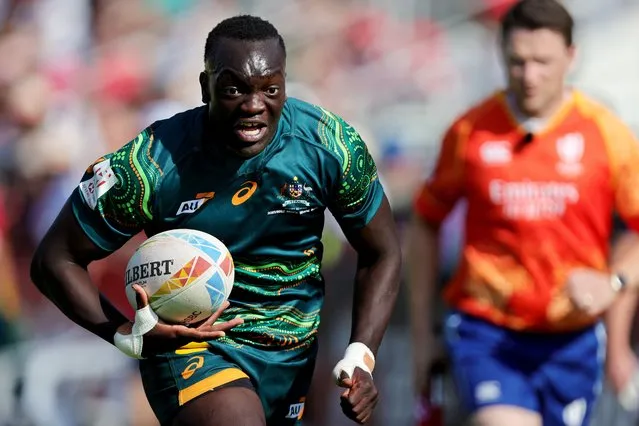 Yool Yool of Australia runs with the ball to score a try during the match between Australia and Canada on Day One of the HSBC World Rugby Sevens Series - Dubai at The Sevens Stadium on December 03, 2021 in Dubai, United Arab Emirates. (Photo by Christopher Pike/Getty Images)