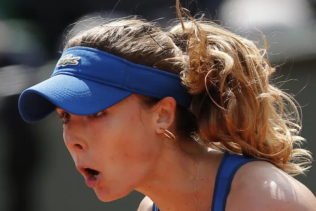 France's Alize Cornet reacts in the first round match of the French Open tennis tournament against Italy's Roberta Vinci at the Roland Garros stadium, in Paris, France, Monday, May 25, 2015. (Photo by Christophe Ena/AP Photo)