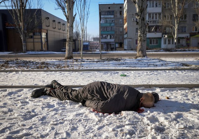 A body of a local resident lies in an empty street, as Russia's attack on Ukraine continues, in the front line city of Bakhmut, Ukraine on February 8, 2023. (Photo by Yevhen Titov/Reuters)