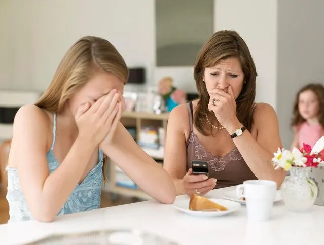 Mother sees cyber bullying on cellphone. (Photo by Nick White/Getty Images)