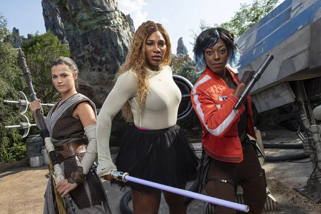 In this handout photo provided by Walt Disney Resorts,  Serena Williams poses with Rey and Vi Moradi during a visit to Star Wars: Galaxys Edge at Walt Disney World Resort on September 26, 2019 in Lake Buena Vista, Florida. (Photo by David Roark/Walt Disney Resorts via Getty Images)