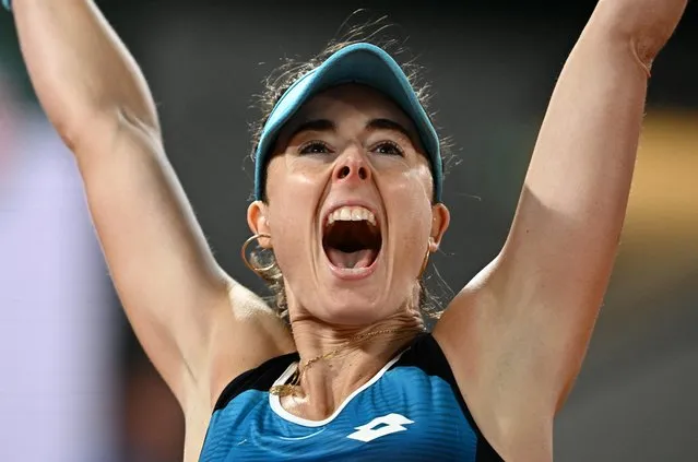 France's Alize Cornet celebrates after winning her second round French Open match against Latvia's Jelena Ostapenko at Roland Garros in Paris, France on May 26, 2022. (Photo by Dylan Martinez/Reuters)