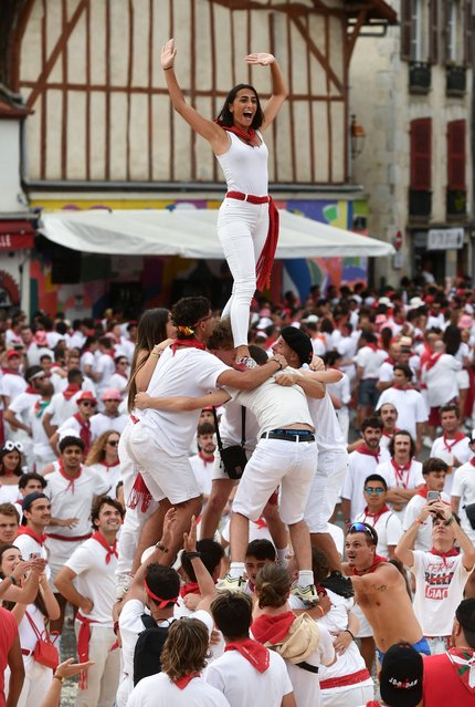 People form a human pyramid during the 91th Bayonne festival (Fetes de Bayonne) in Bayonne, southwestern France, on July 27, 2023. (Photo by Gaizka Iroz/AFP Photo)