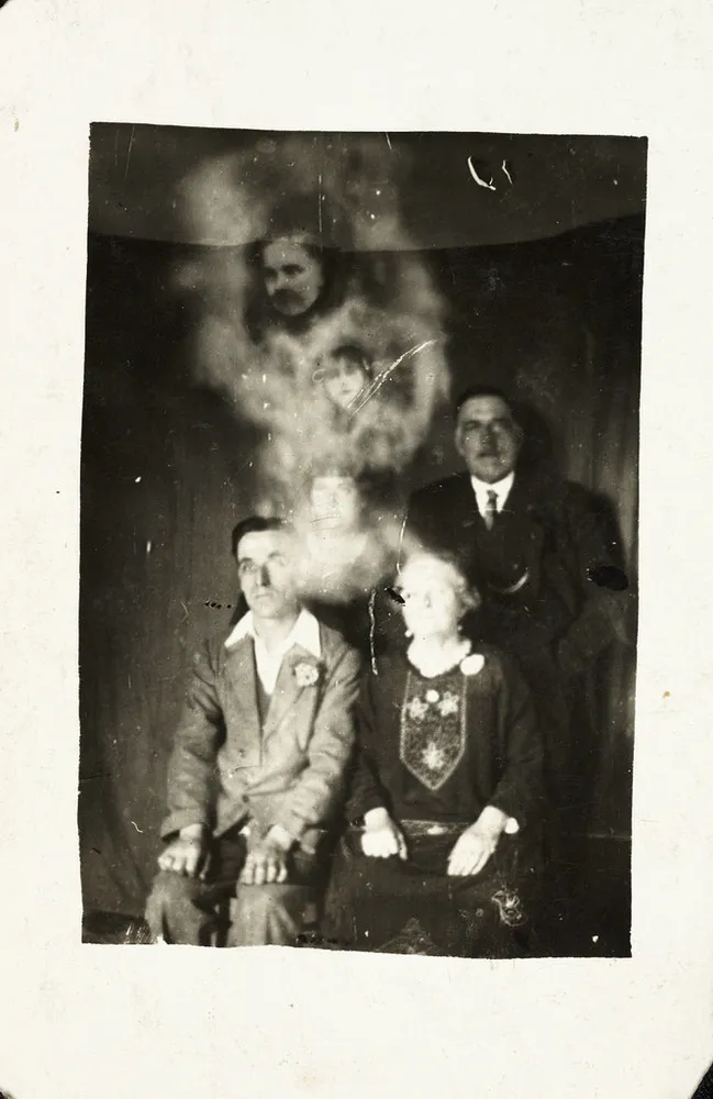 “Vintage Photoshop” or The Spirit Photographs Of William Hope