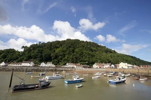 Exmoor National Park. Exmoor National Park contains a variety of landscapes including; moorland, woodland, valleys and farmland, within its 267 square miles. It’s a place where high cliffs plunge into the Bristol Channel and cosy pubs and tearooms offer delicious local produce. (Photo by VisitEngland)