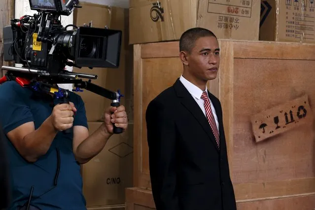 Xiao Jiguo, a 29-year-old actor from China's Sichuan province who impersonates U.S. President Barack Obama, prepares to act at a film site in the southern Chinese city of Guangzhou September 18, 2015. (Photo by Bobby Yip/Reuters)