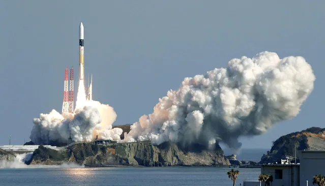 A H-IIA rocket carrying the satellites GCOM-C, nicknamed “Shikisai” and the Super Low Altitude Test Satellite (SLATS) nicknamed “Tsubame”, lifts off from the launching pad at Tanegashima Space Center on the southwestern island of Tanegashima, Japan, in this photo taken by Kyodo December 23, 2017. (Photo by Reuters/Kyodo News)