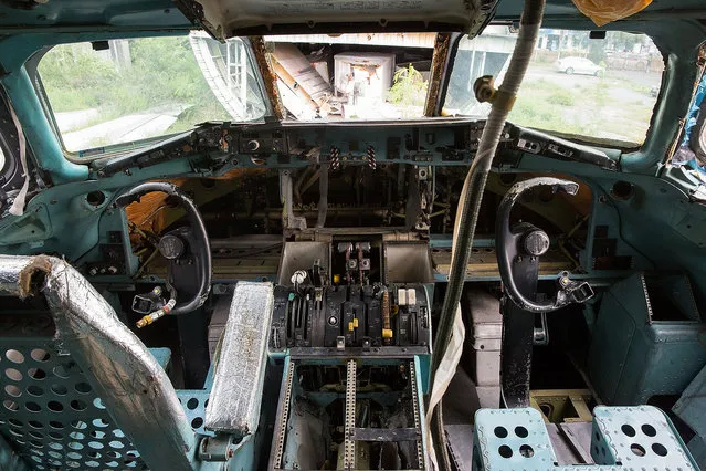 The cockpit of a disused airplanes sits in a field on September 12, 2015 in Bangkok, Thailand. (Photo by Taylor Weidman/Getty Images)