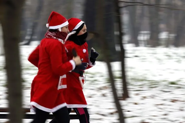 Costumed participants attend the “Santa Claus Run” in Mogosoaia, near Bucharest December 6, 2014. (Photo by Bogdan Cristel/Reuters)