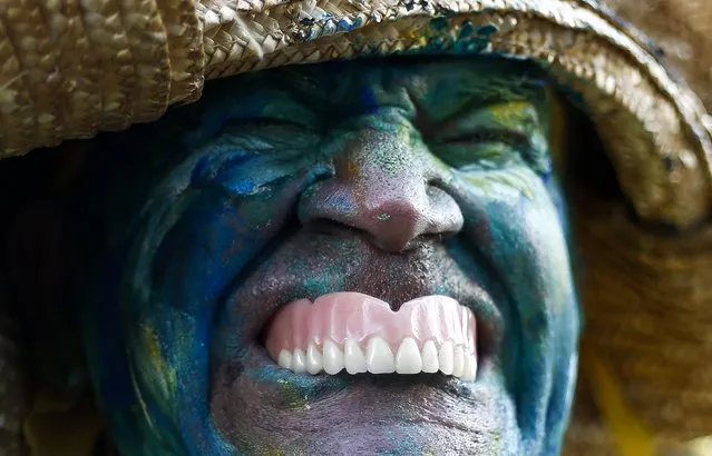 A man in costume is seen before the 90th Sao Silvestre international 15 km race in Sao Paulo, Brazil, on 31 December 2014. Thirty thousand runners participated in the 15 km traditional New Year's Eve event. (Photo by Miguel Schincariol/AFP Photo)