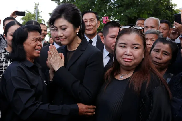 Ousted former Thai Prime Minister Yingluck Shinawatra greets supporters as she arrives at the Supreme Court for a trial on criminal negligence looking into her role in a debt-ridden rice subsidy scheme during her administration, in Bangkok, Thailand November 4, 2016. (Photo by Chaiwat Subprasom/Reuters)