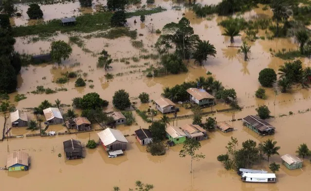 A view of a neighbourhood flooded by the Purus river, which continues to rise from days of heavy rainfall in the region, in Boca do Acre, Amazonas state March 14, 2015. (Photo by Bruno Kelly/Reuters)