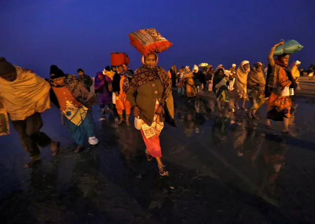 Hindu pilgrims leave after taking a dip at the confluence of the river Ganges and the Bay of Bengal on the occasion of “Makar Sankranti” festival at Sagar Island, south of Kolkata, India, January 14, 2017. (Photo by Rupak De Chowdhuri/Reuters)