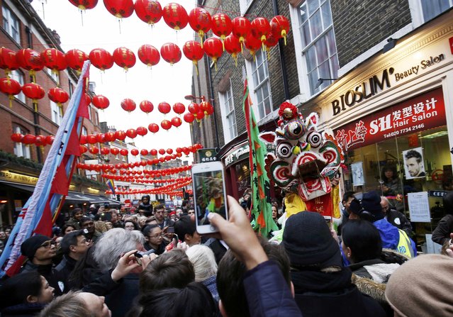 Performers dressed as a lion visit businesses to receive offerings during an event to celebrate the Chinese Lunar New Year of the Rooster in London, Britain, January 29, 2017. (Photo by Neil Hall/Reuters)