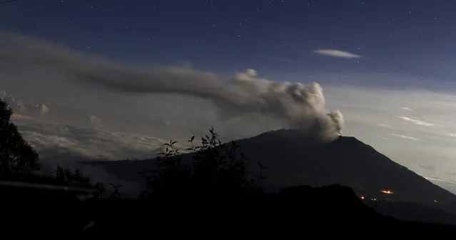 Ash rises over Turrialba volcano, as seen from San Gerardo de Irazu, May 5, 2015. Vegetable growers in the highlands of Cartago and Turrialba are concerned that if the Turrialba volcano ash continue falling on their fields the losses would be significant, according to local media. The Turrialba volcano began erupting Monday afternoon, spewing thick black clouds of ash more than 8,200 feet (2,500 meters) into the sky. (Photo by Juan Carlos Ulate/Reuters)