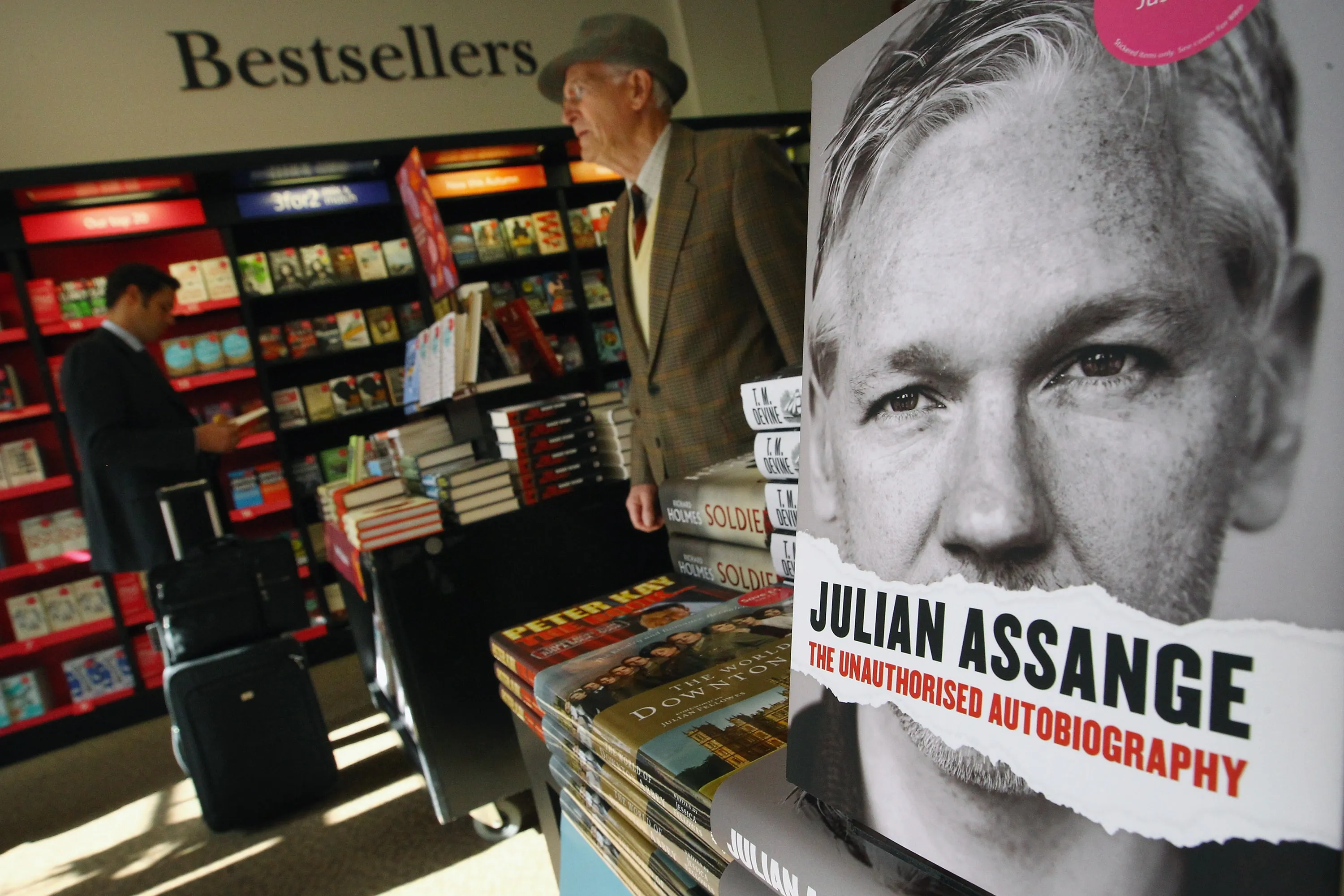 julian assange autobiography