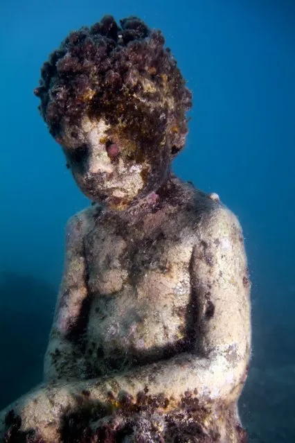 “Inheritance”. Underwater Sculpture, Museo Subacuático de Arte, Cancun. (Photo by Jason deCaires Taylor/UnderwaterSculpture)