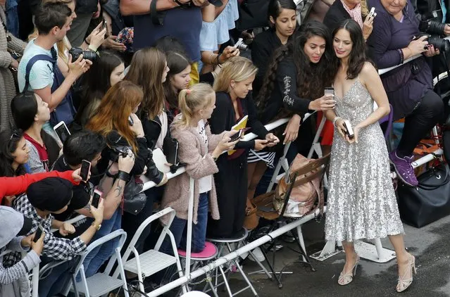 Actress Berenice poses for a selfie with cinema fas as she arrives for the screening of the film “The BFG” (Le Bon Gros Geant) out of competition at the 69th Cannes Film Festival in Cannes, France, May 14, 2016. (Photo by Regis Duvignau/Reuters)