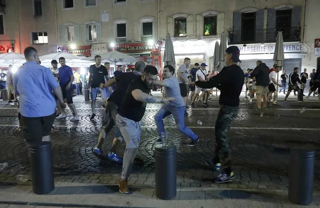 Local youths and supporters clash ahead of England's EURO 2016 match against Russia in Marseille, France, June 10, 2016. (Photo by Eddie Keogh/Reuters)