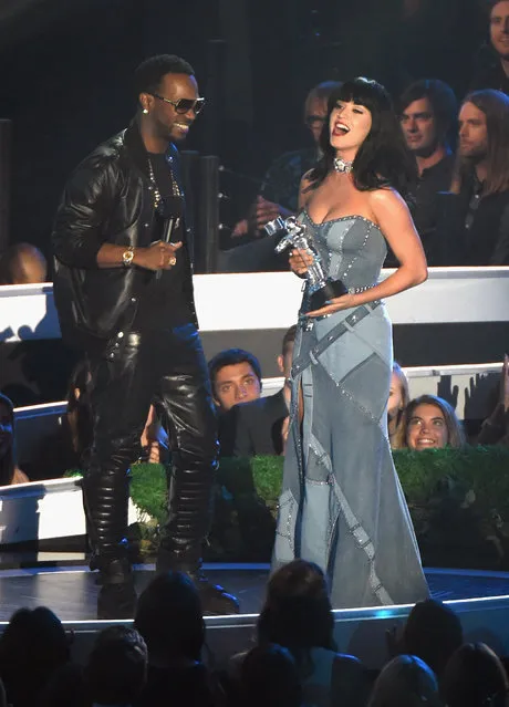 Recording artists Katy Perry (R) and Juicy J accept the Best Female Video award for “Dark Horse” onstage during the 2014 MTV Video Music Awards at The Forum on August 24, 2014 in Inglewood, California. (Photo by Michael Buckner/Getty Images)