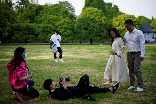 Peng Jing, 24, and Yao Bin, 28, pose for their wedding photography shoot after the lockdown was lifted in Wuhan, capital of Hubei province and China's epicentre of the novel coronavirus disease (COVID-19) outbreak, April 15, 2020. (Photo by Aly Song/Reuters)