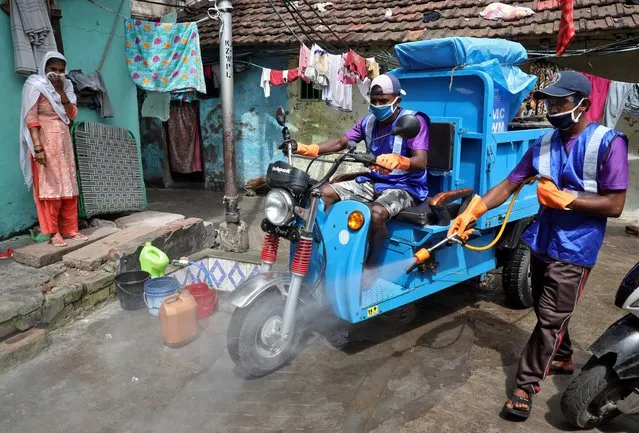 A municipal worker sprays disinfectant to sanitize a slum area to prevent the spread of the coronavirus disease (COVID-19) in Kolkata, India, June 26, 2020. (Photo by Rupak De Chowdhuri/Reuters)